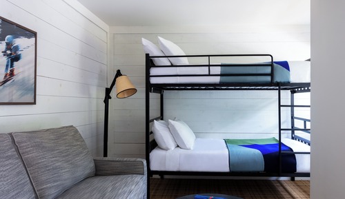 Habitación (Twin Bunk w/ Sleeper)