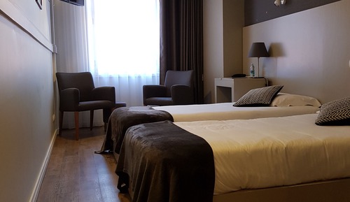 Habitación con 1 cama doble o 2 individuales, vistas a la ciudad