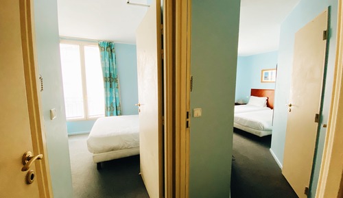 Chambre Quadruple, chambres communicantes