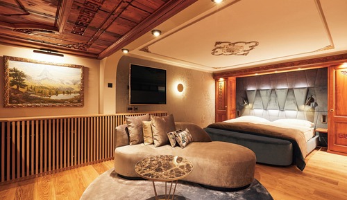 Deluxe Suite