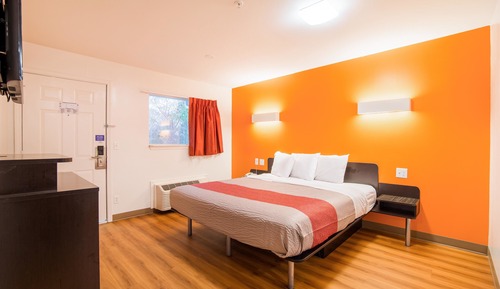 Habitación estándar, 1 cama de matrimonio grande, fumadores, frigorífico y microondas