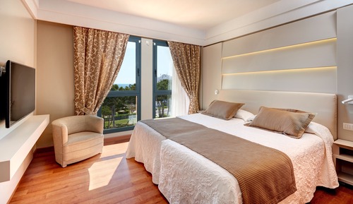 Suite, balcón (2 adults + 1 child)
