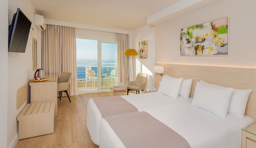 Habitación Premium, vista Frontal al Mar (2+1)