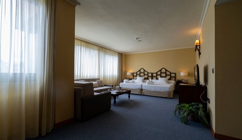 Suite junior (2 Adults and 1 Child)