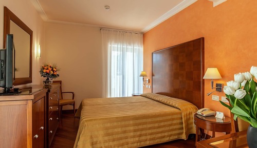 Habitación triple, balcón