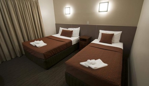 Habitación estándar con 2 camas individuales, varias camas