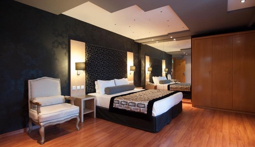 Suite, vistas parciales al mar