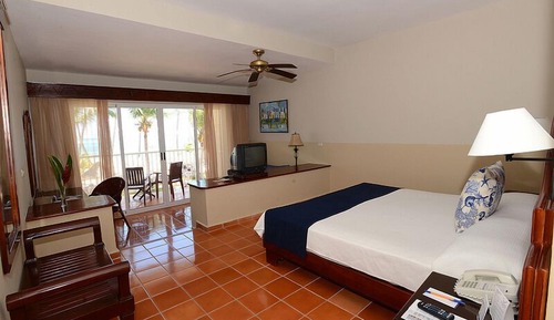 Oceanfront Suite (2 adults 2 child)