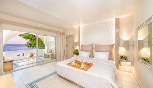 Aquamarine Queen or Twin Room - Beach Front