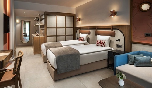 Deluxe Family Room Side Sea View