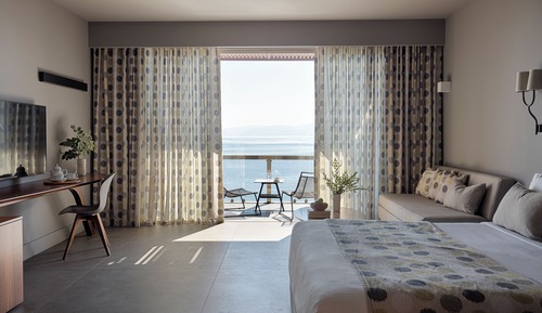 Deep Blue Bungalow Suite, Waterfront