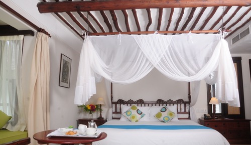 Habitación con 1 cama doble o 2 individuales, vistas al jardín