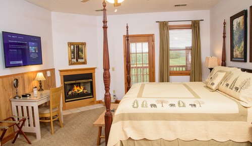 Habitación romántica, 1 cama de matrimonio grande, bañera de hidromasaje (Honeysuckle Springs)