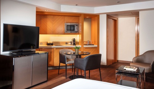 Estudio, 1 cama de matrimonio grande, cocina básica