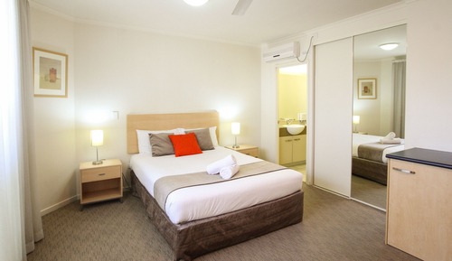 Estudio, 1 cama de matrimonio, cocina básica