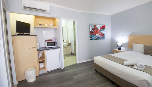 Estudio superior, 1 cama de matrimonio, cocina básica