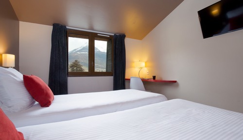 Habitación superior con 2 camas individuales, vistas al complejo turístico