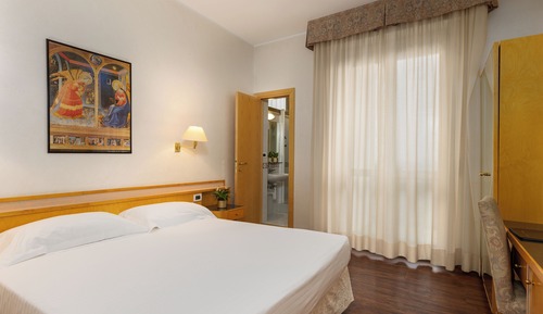 Habitación básica con 1 cama doble o 2 individuales
