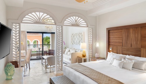 Suite junior, balcón, vistas al mar (1 King or 2 Queen)