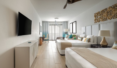 Habitación junior, 2 camas de matrimonio, balcón, vistas al jardín