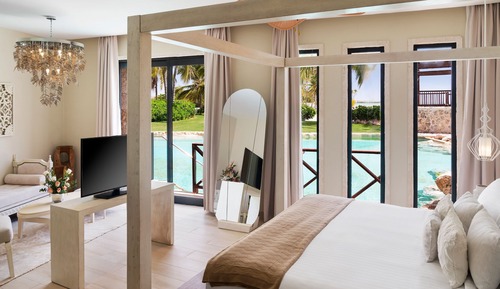 Suite junior, 1 cama de matrimonio grande, balcón, vistas a la piscina (Castle, Swim Out)