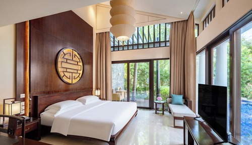 Villa Deluxe, acceso a la piscina