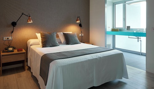 Apartamento exclusivo, 2 habitaciones, vistas a la playa
