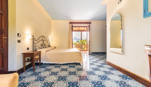 Habitación Confort doble, 1 cama doble o 2 individuales, vistas al jardín