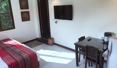 Suite Deluxe, 1 cama de matrimonio, vistas a la piscina