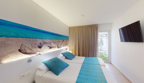 Swim Up One Bedroom Apartment Garden View