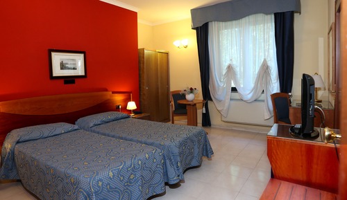 Habitación estándar con 1 cama doble o 2 individuales