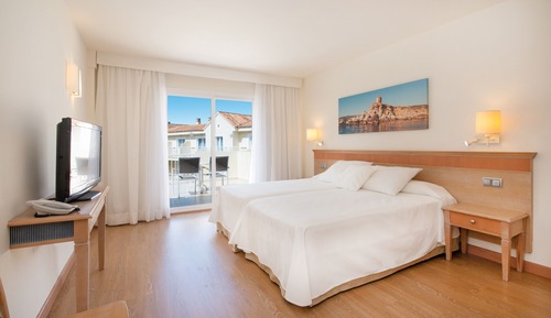Habitación doble, vistas parciales al mar