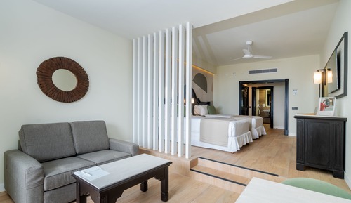 Suite junior, vistas parciales al mar (L)