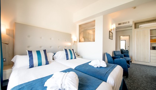 Habitación superior, balcón, frente al mar