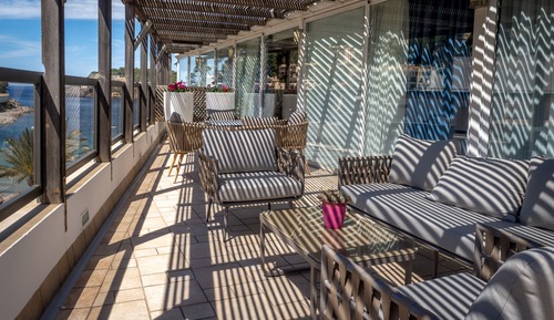 Suite Premium, terraza, vistas parciales al mar