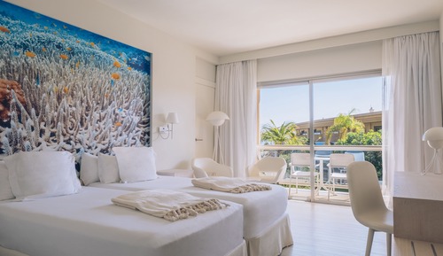 Habitación doble, vistas parciales al mar
