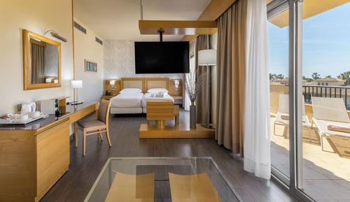 Suite junior, terraza, vistas al campo de golf (3 adults)