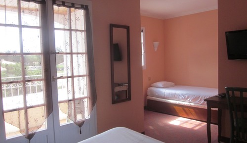 Habitación triple, balcón