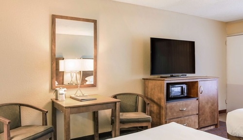 Room, 2 Queen Beds, Non Smoking, Courtyard View