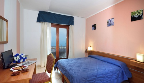 Habitación triple (with balcony)