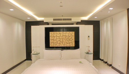 1 Bedroom Deluxe Suite