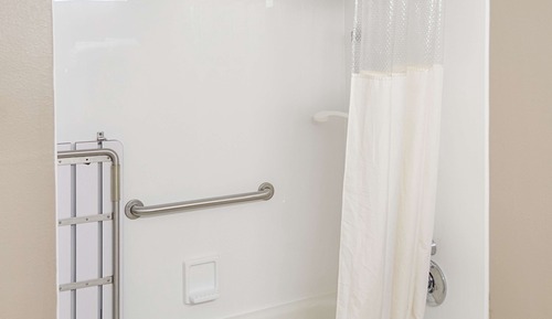 Habitación Deluxe con 1 cama doble o 2 individuales (Mobility/Hearing Impaired Accessible)
