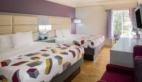Habitación, 2 camas de matrimonio (Mobility/Hearing Impaired Accessible)