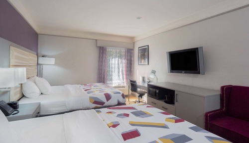 Habitación, varias camas