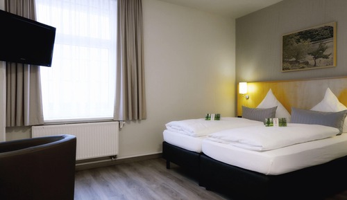 Habitación Confort doble, 1 cama de matrimonio grande con sofá cama