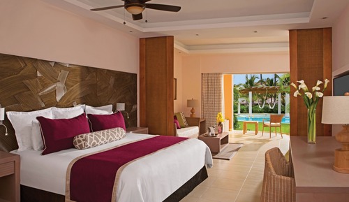 Preferred Club Deluxe Swim Up King
