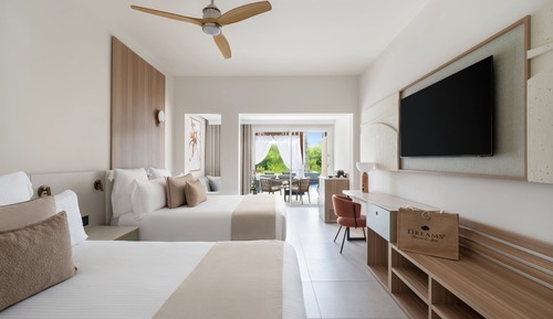 Preferred Club Junior Suite Swim Out Double