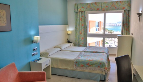 Habitación con 2 camas individuales, vistas al mar
