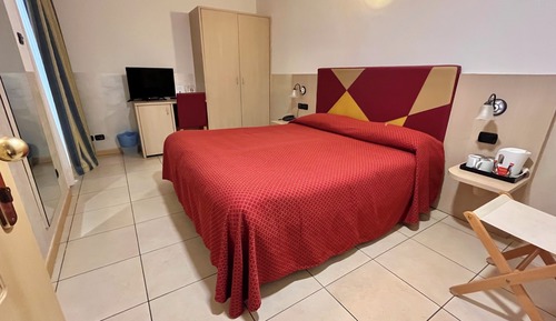 Habitación estándar con 1 cama doble o 2 individuales