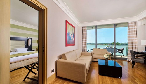 Suite (Family Suite Olive Garden View)
